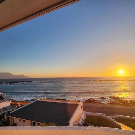 The Blue Peter Hotel Bloubergstrand Bagian luar foto