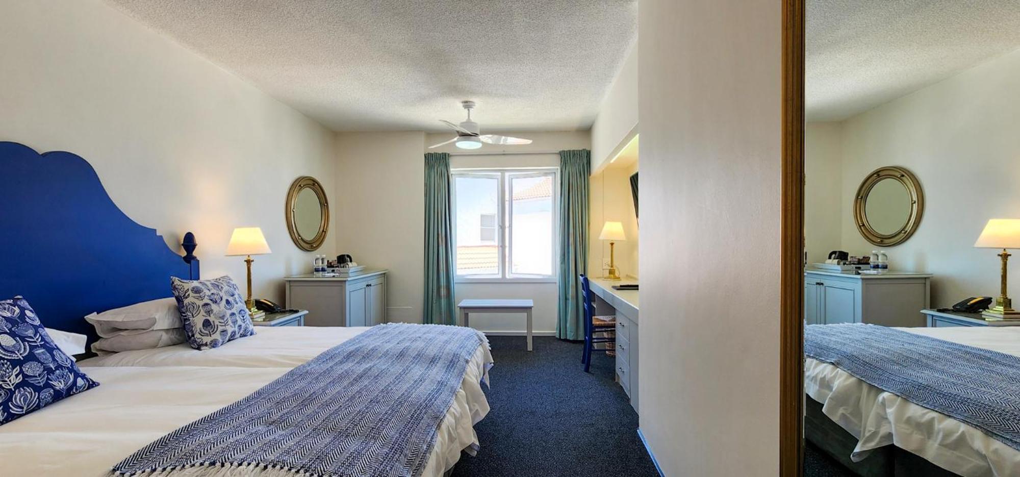The Blue Peter Hotel Bloubergstrand Bagian luar foto