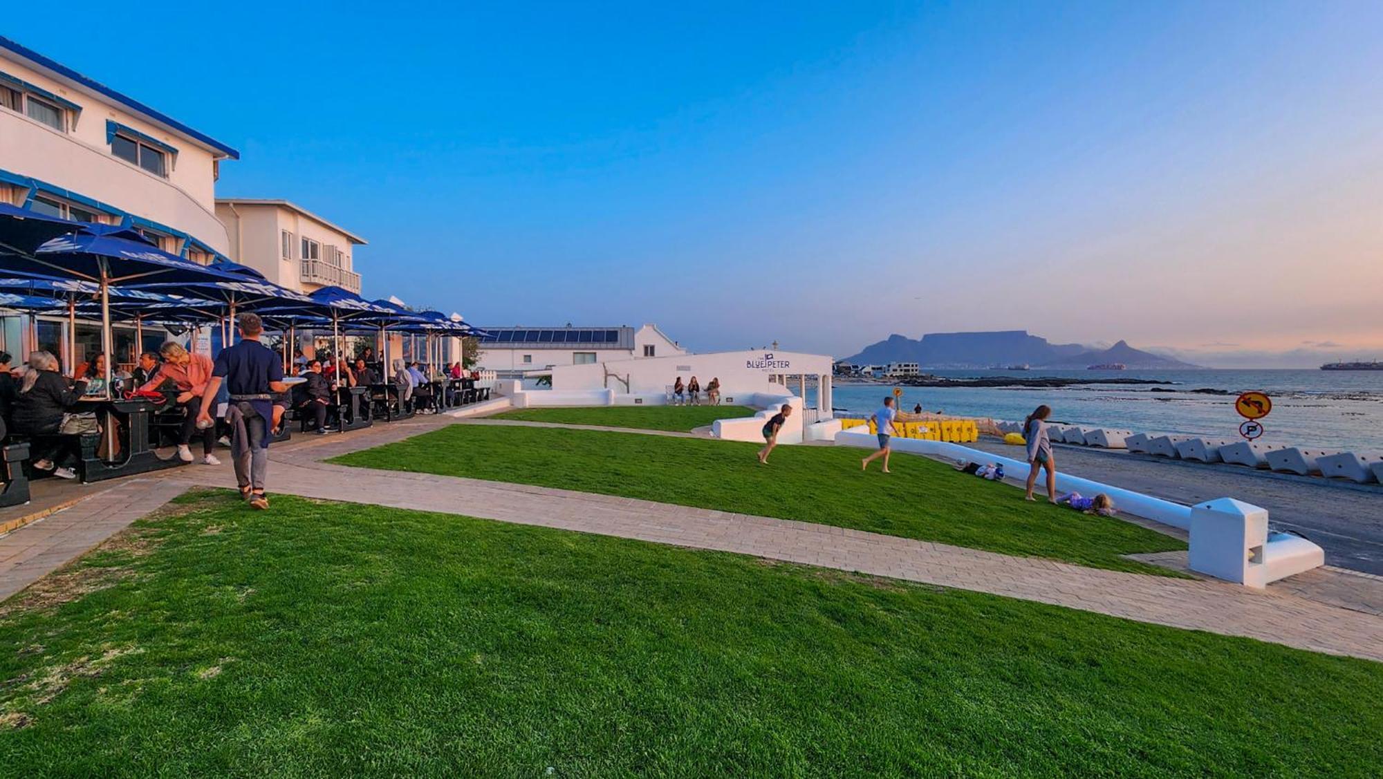 The Blue Peter Hotel Bloubergstrand Bagian luar foto