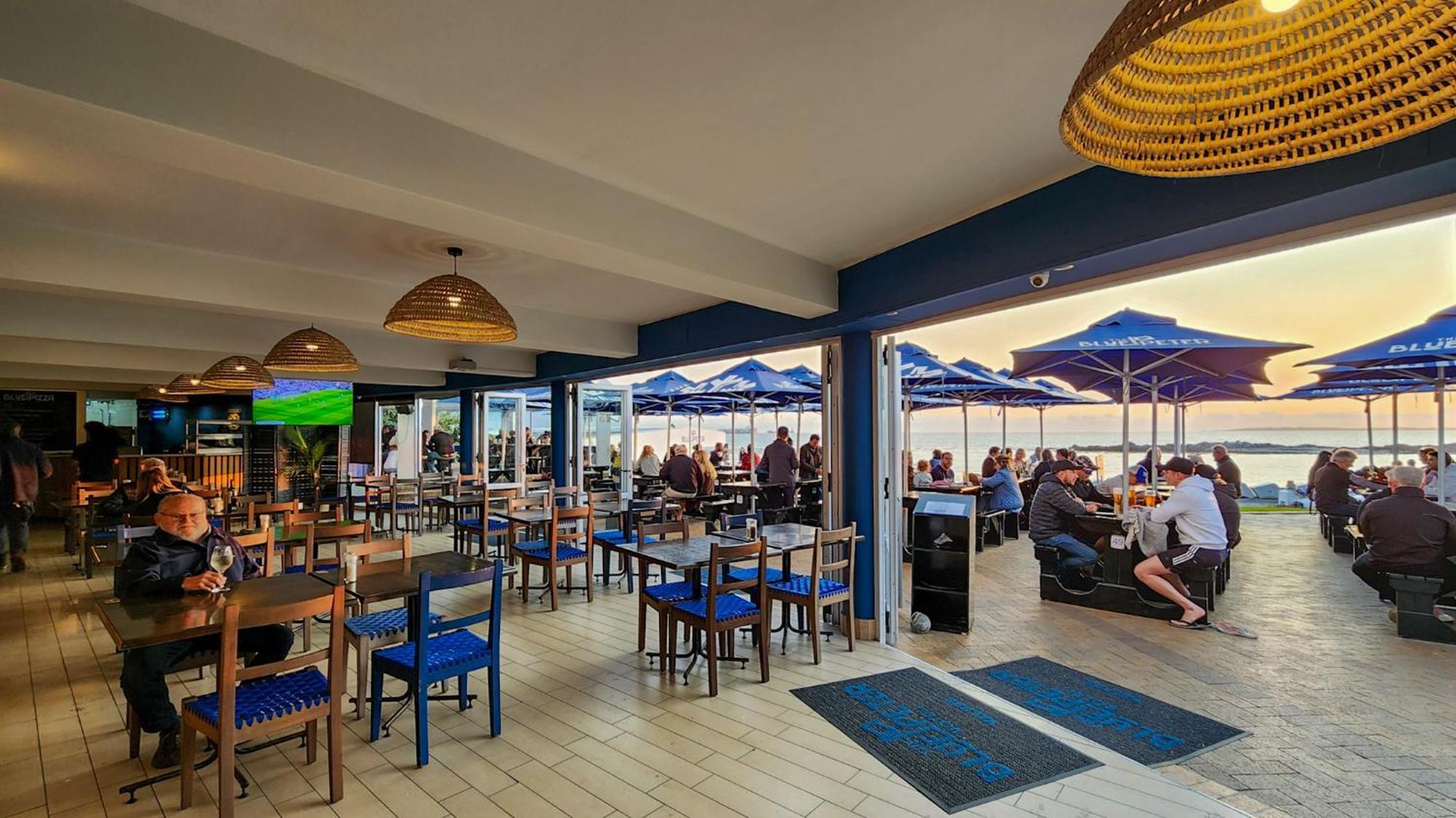 The Blue Peter Hotel Bloubergstrand Bagian luar foto