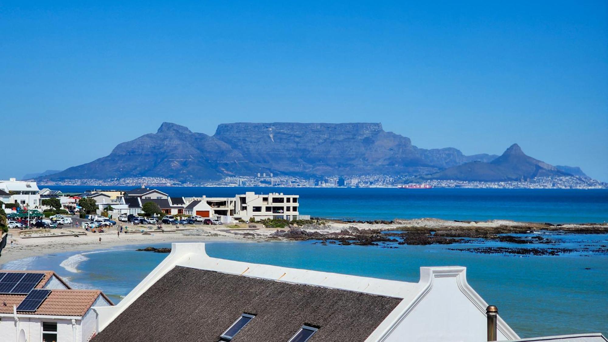 The Blue Peter Hotel Bloubergstrand Bagian luar foto