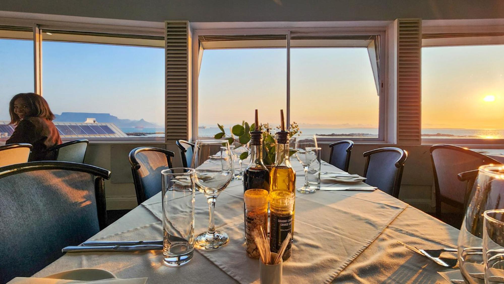 The Blue Peter Hotel Bloubergstrand Bagian luar foto
