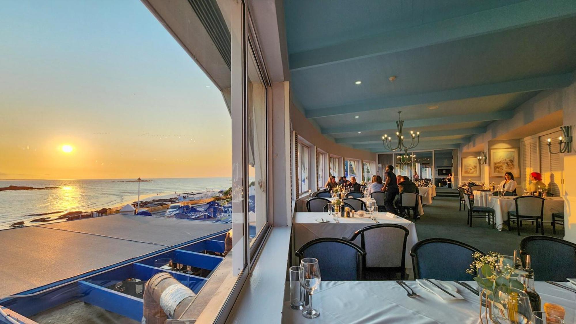 The Blue Peter Hotel Bloubergstrand Bagian luar foto