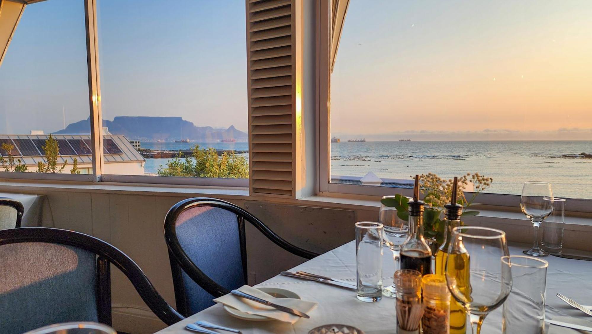 The Blue Peter Hotel Bloubergstrand Bagian luar foto