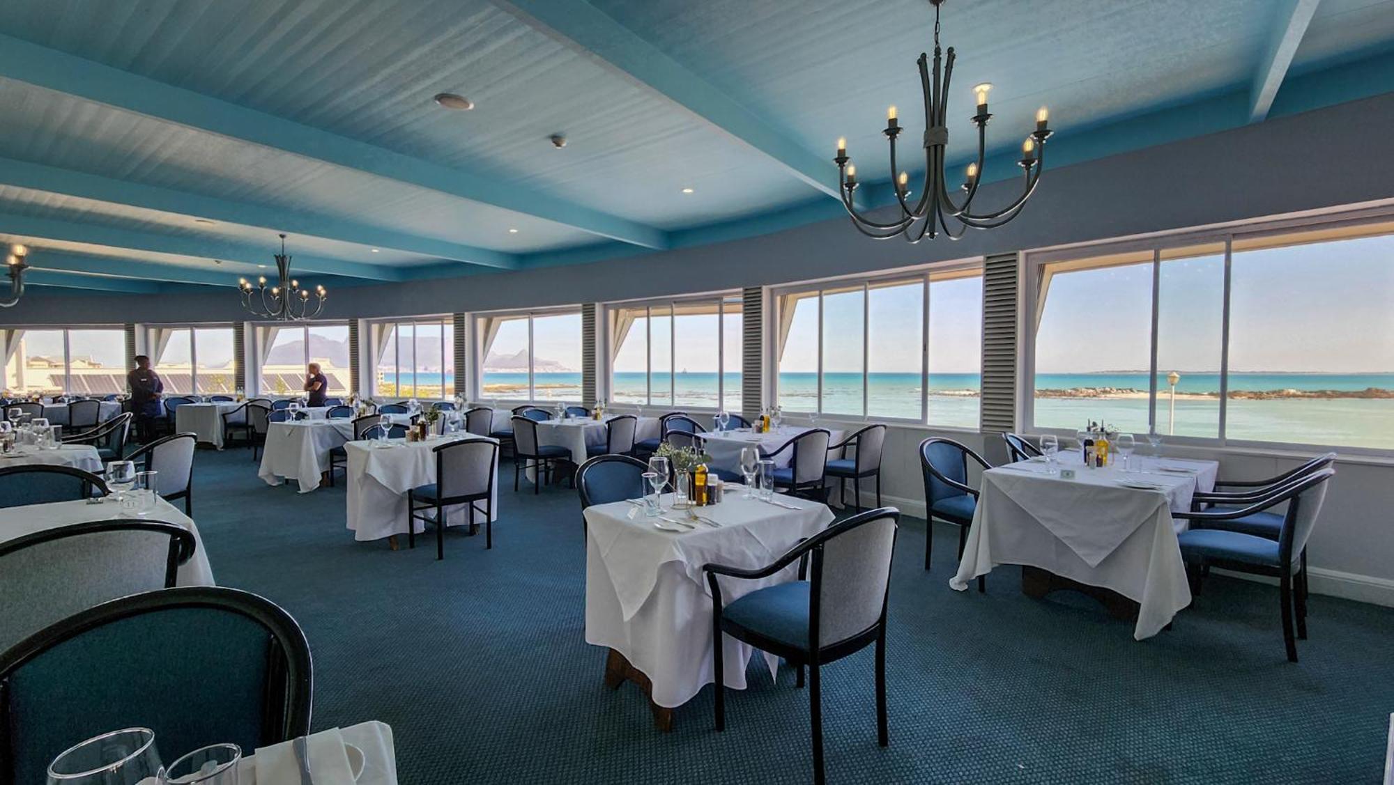 The Blue Peter Hotel Bloubergstrand Bagian luar foto