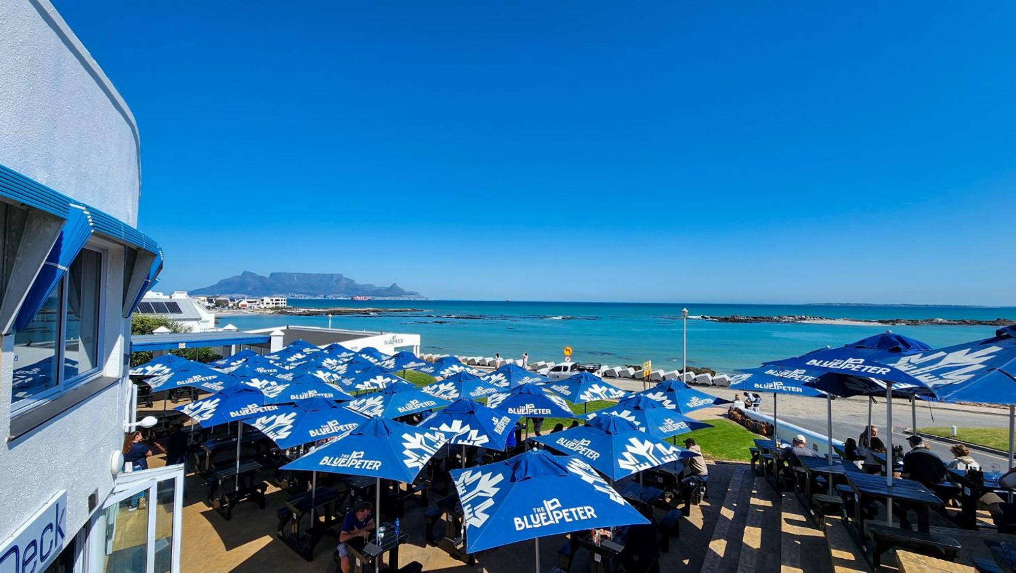 The Blue Peter Hotel Bloubergstrand Bagian luar foto
