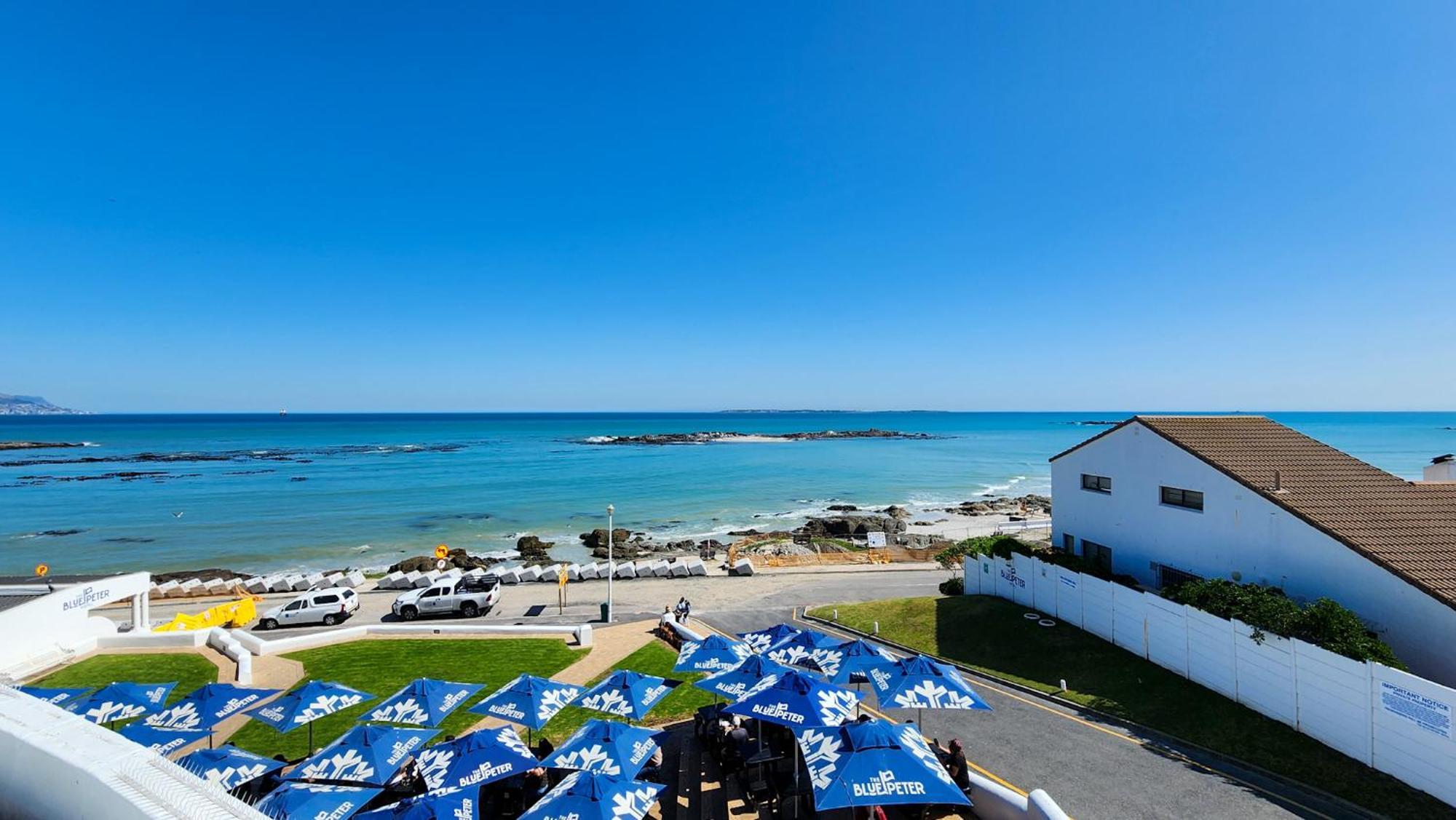 The Blue Peter Hotel Bloubergstrand Bagian luar foto