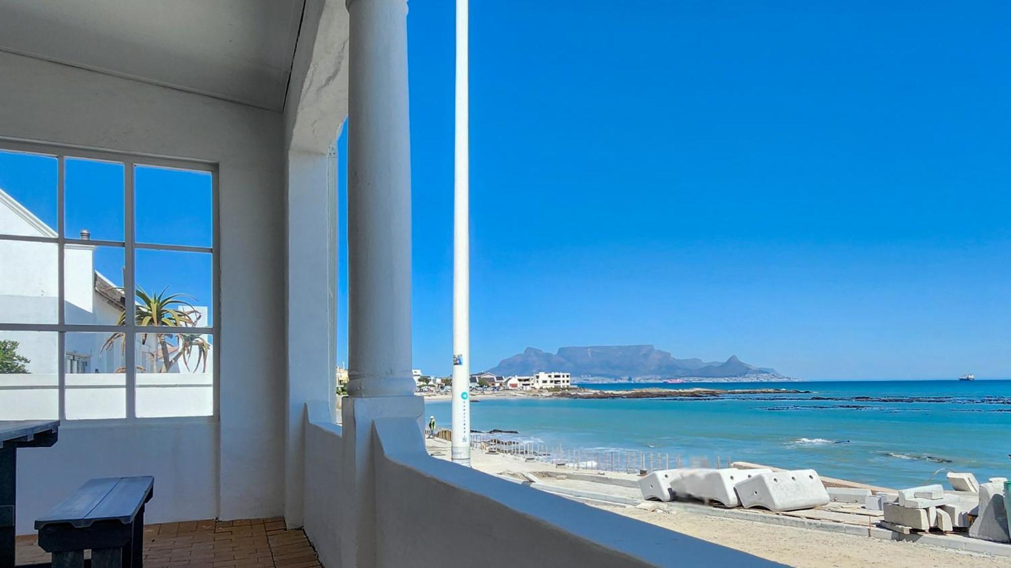 The Blue Peter Hotel Bloubergstrand Bagian luar foto