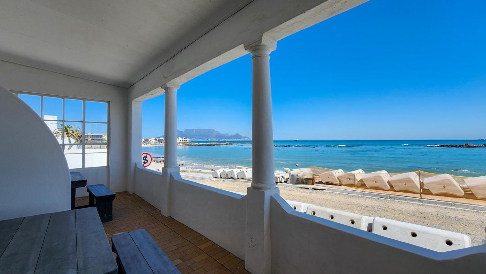 The Blue Peter Hotel Bloubergstrand Bagian luar foto