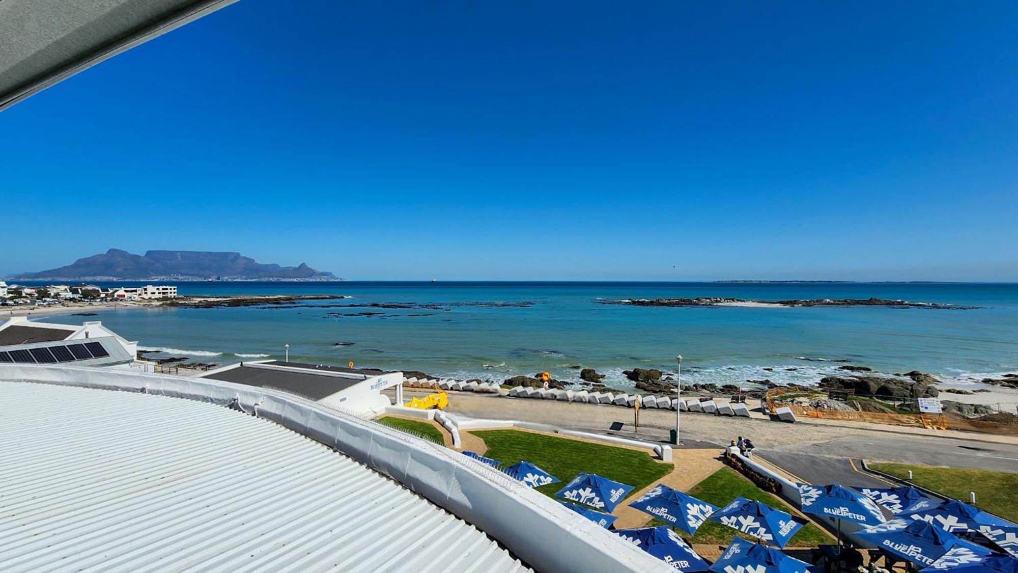 The Blue Peter Hotel Bloubergstrand Bagian luar foto