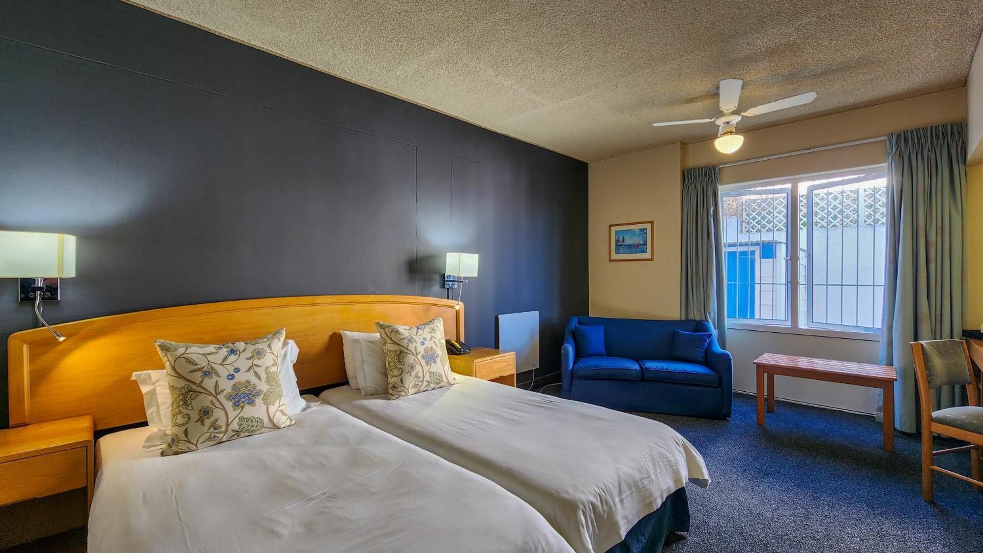 The Blue Peter Hotel Bloubergstrand Bagian luar foto