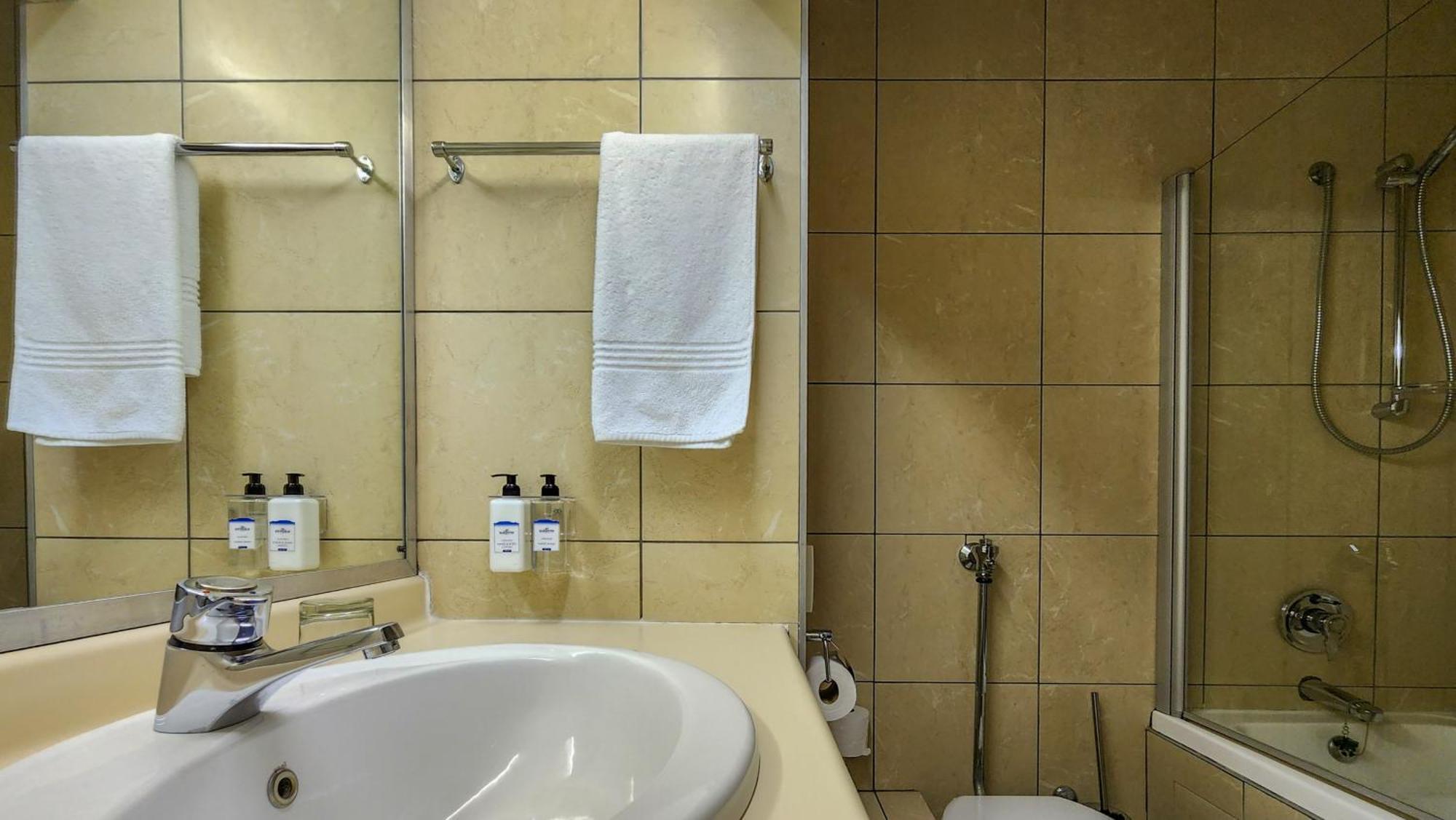 The Blue Peter Hotel Bloubergstrand Bagian luar foto