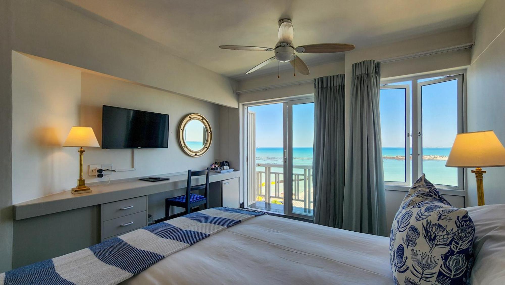 The Blue Peter Hotel Bloubergstrand Bagian luar foto