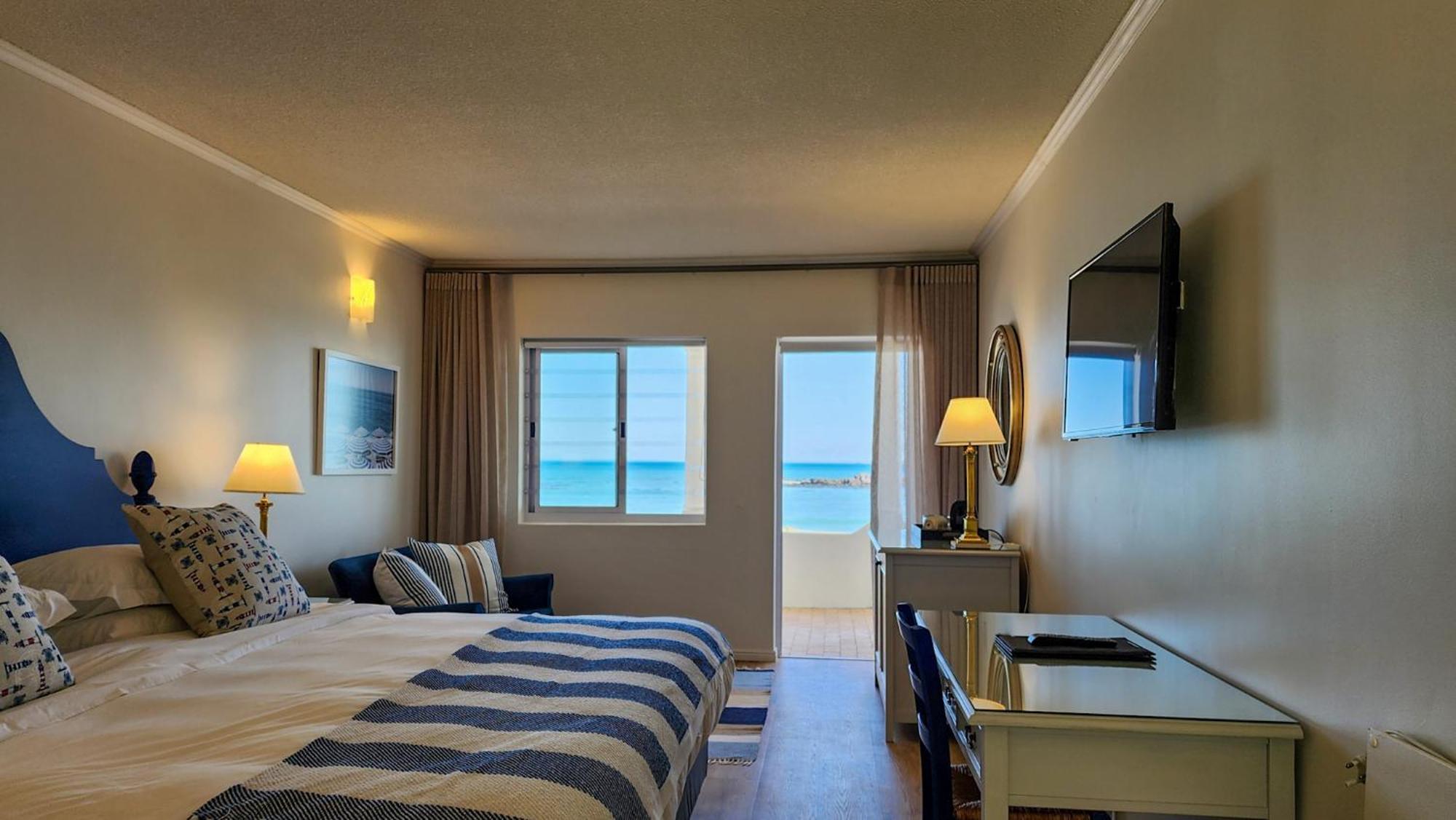 The Blue Peter Hotel Bloubergstrand Bagian luar foto