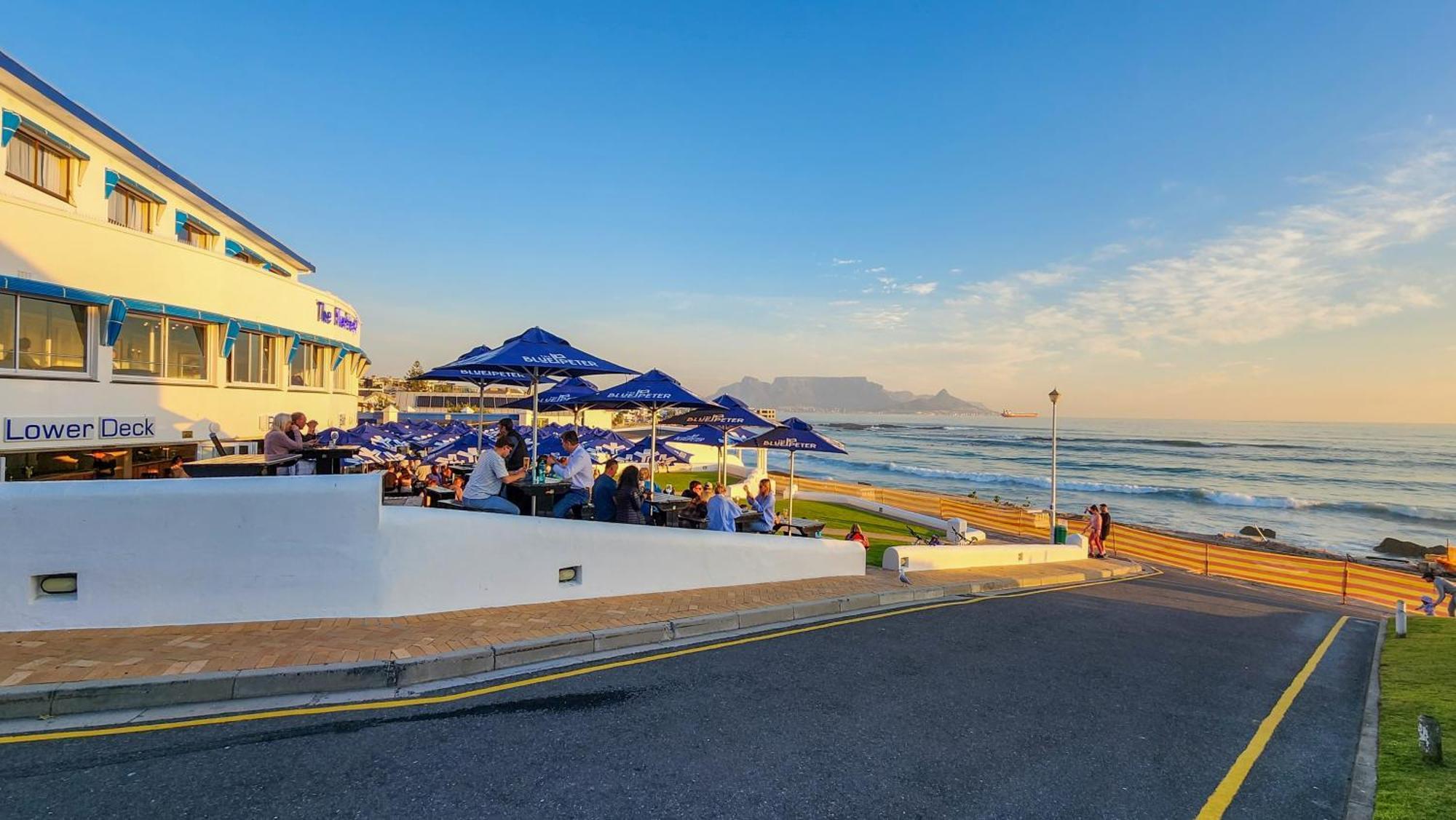 The Blue Peter Hotel Bloubergstrand Bagian luar foto