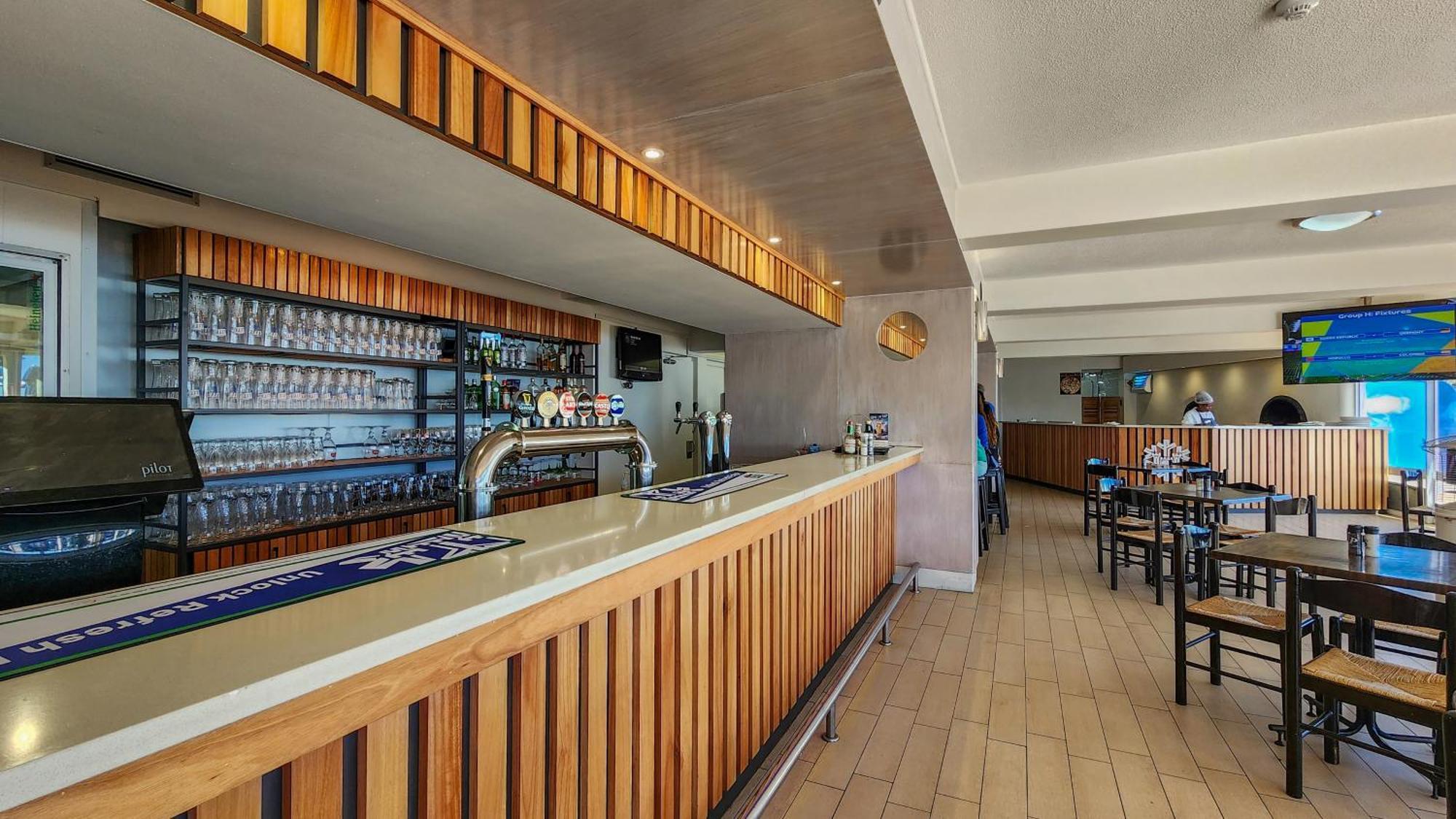 The Blue Peter Hotel Bloubergstrand Bagian luar foto
