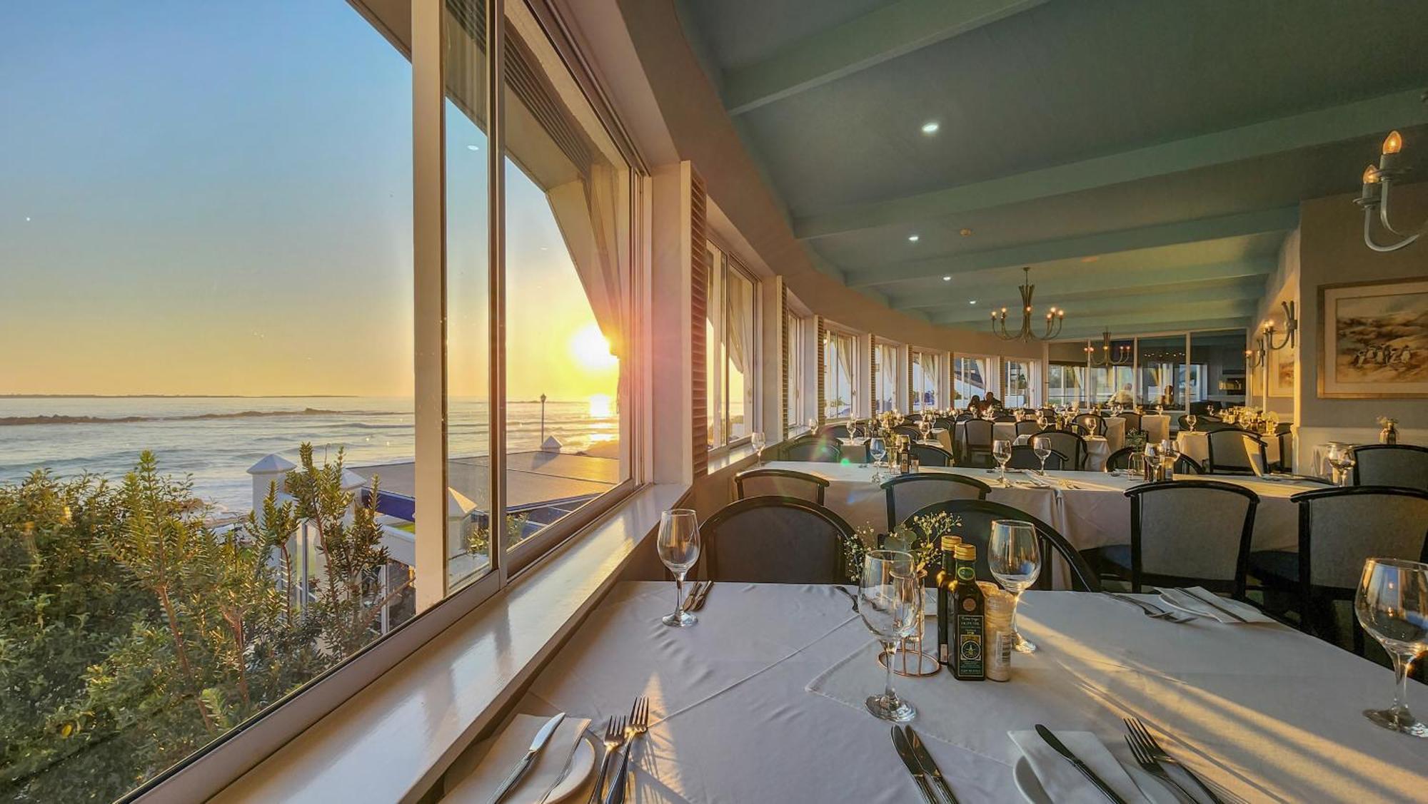 The Blue Peter Hotel Bloubergstrand Bagian luar foto