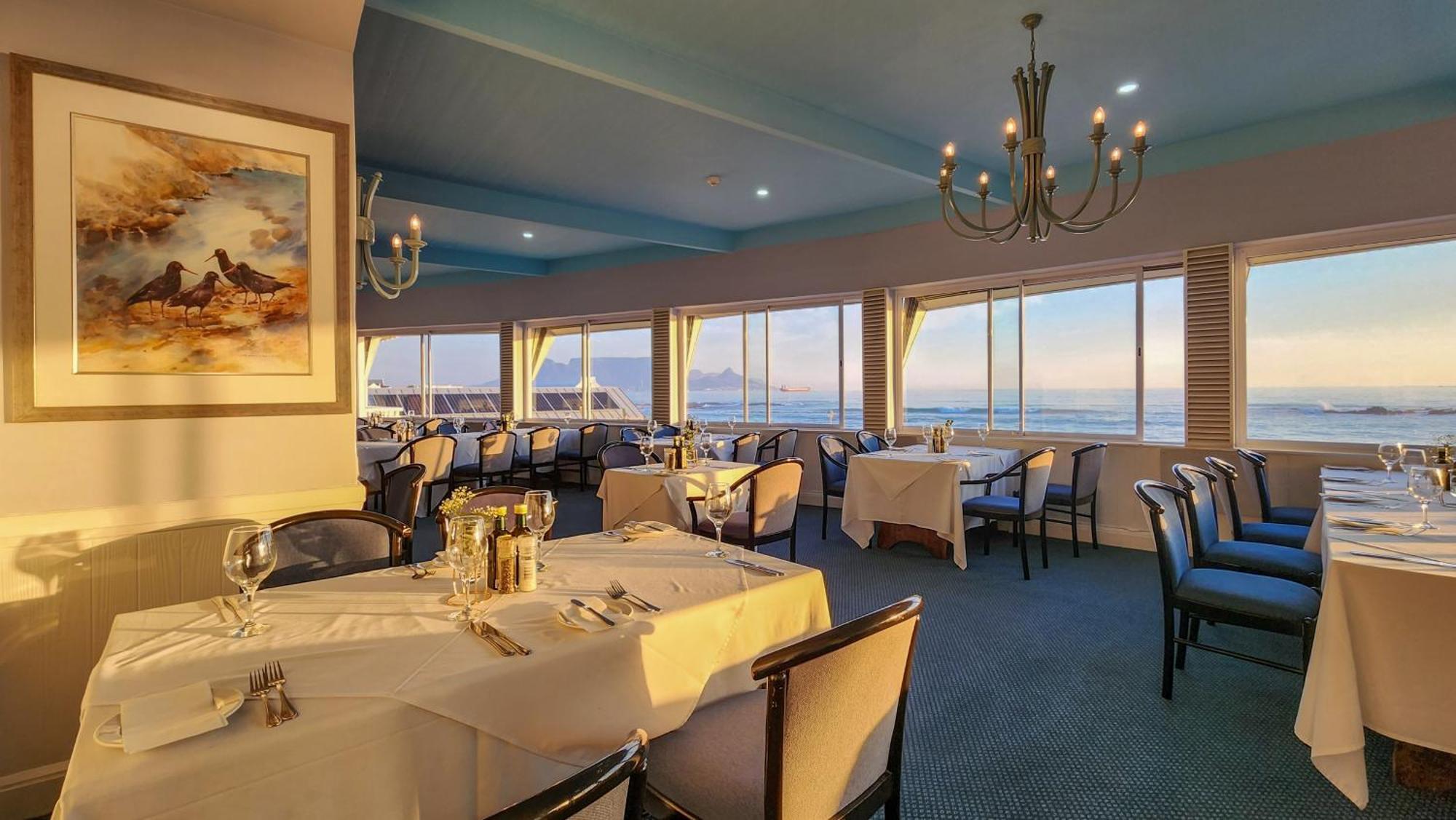 The Blue Peter Hotel Bloubergstrand Bagian luar foto