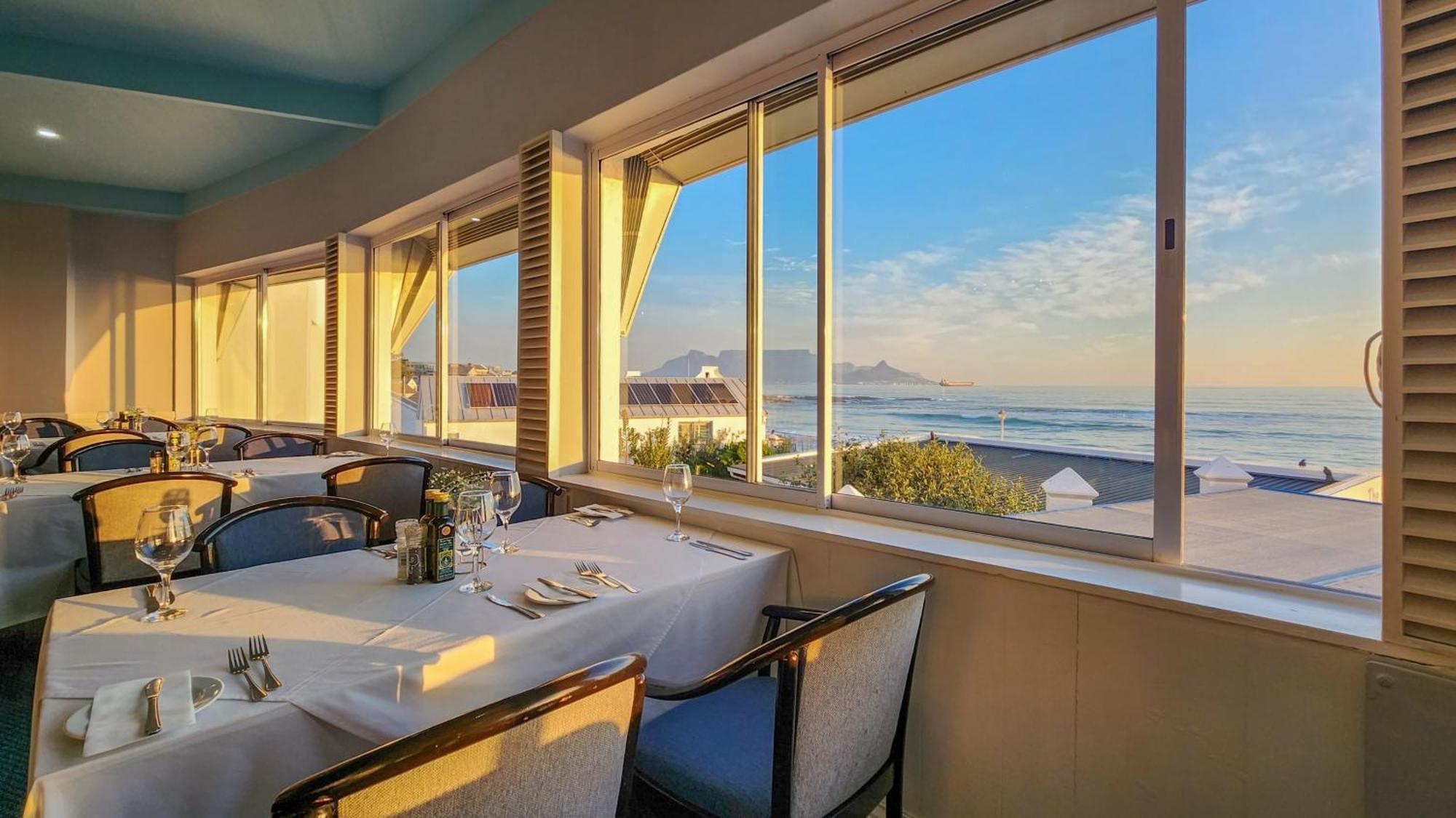 The Blue Peter Hotel Bloubergstrand Bagian luar foto