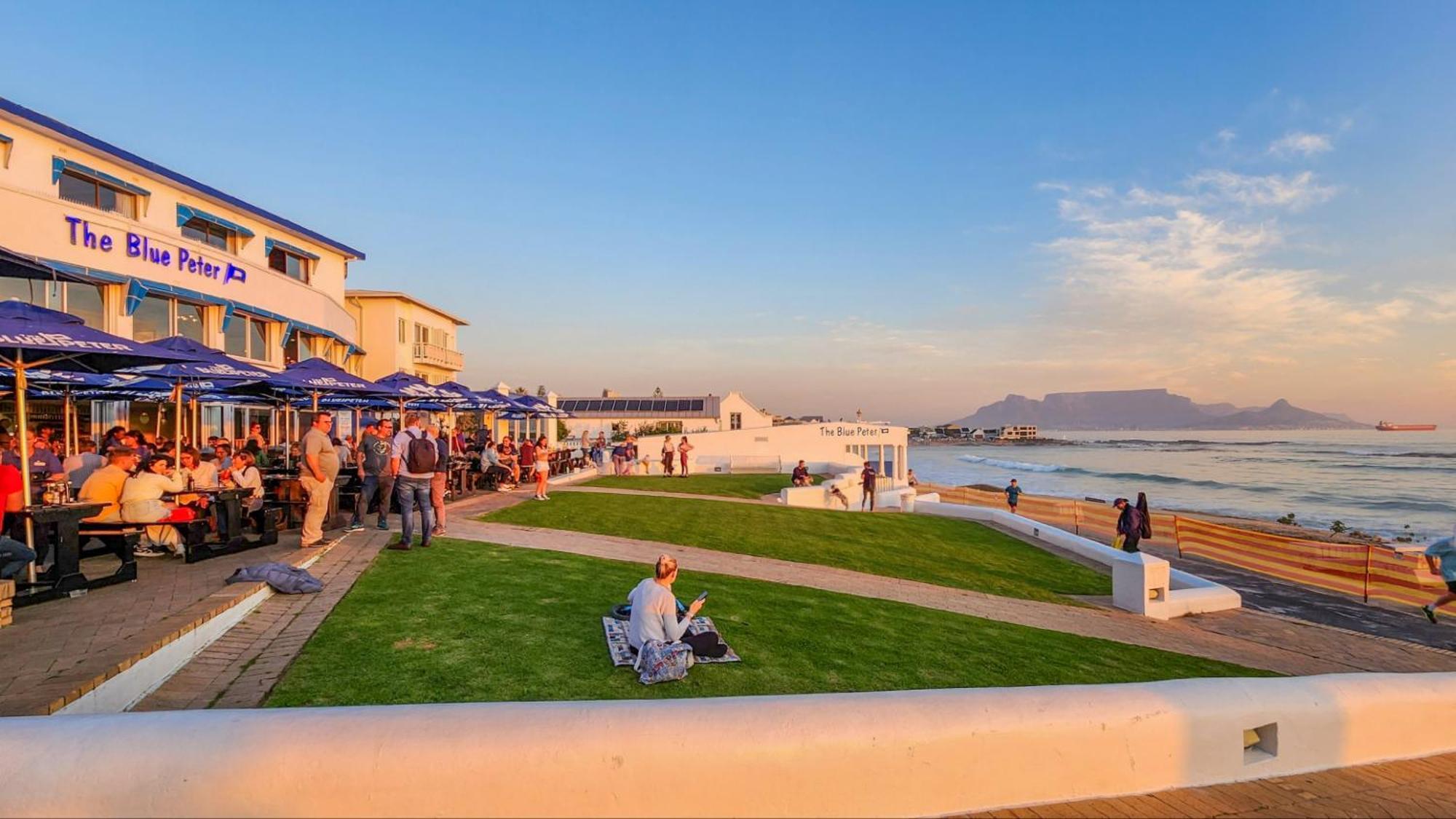 The Blue Peter Hotel Bloubergstrand Bagian luar foto
