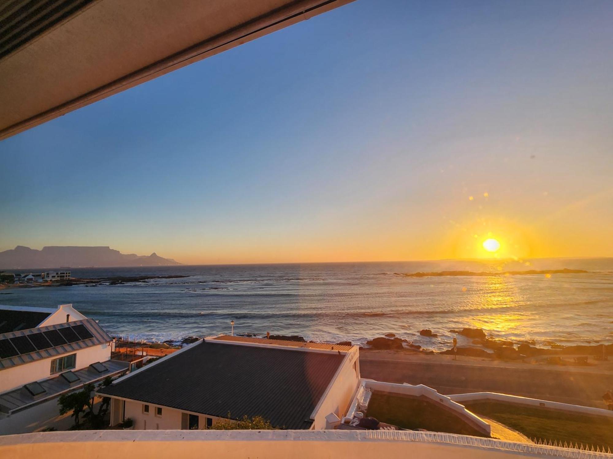 The Blue Peter Hotel Bloubergstrand Bagian luar foto